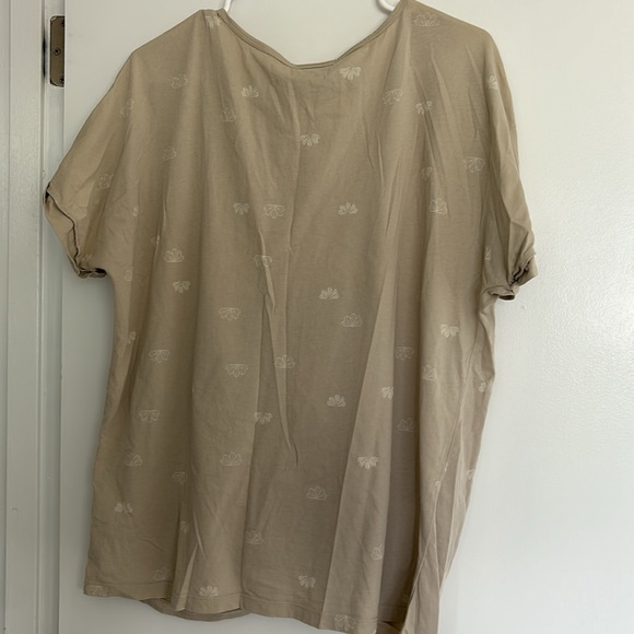 Laha’ole (Hawaiian brand) Pili knot Naupaka Tee in Sand foam - large - Picture 8 of 8